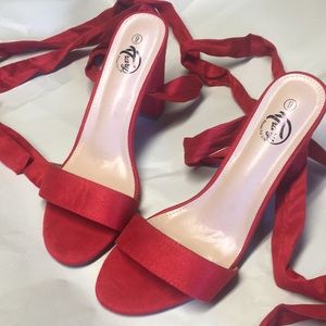 Trary red heels with leg tie